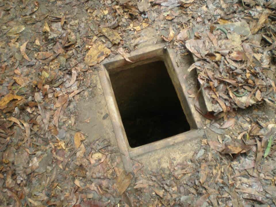 sniper hole vietnam cu chi tunnels