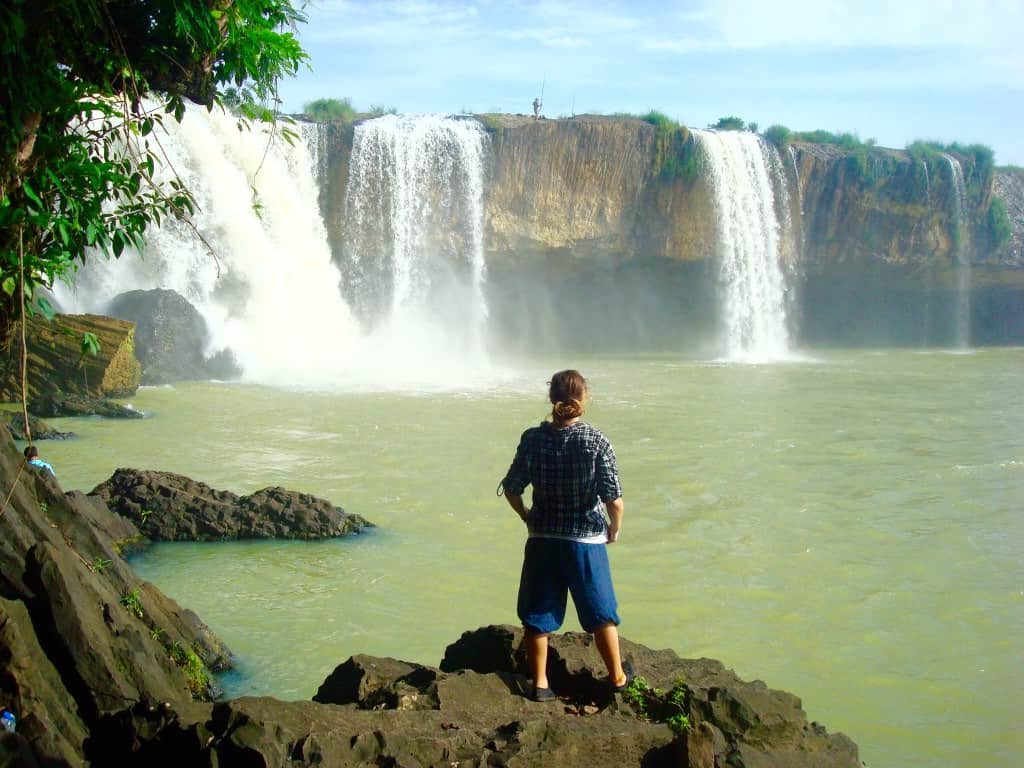 backpacking versus living abroad