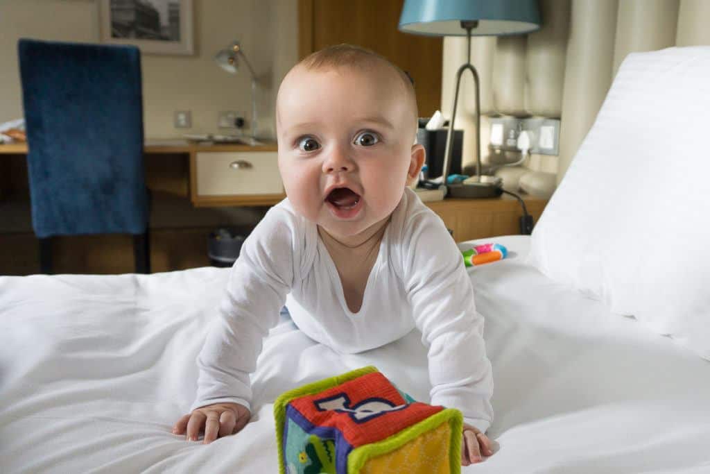 Salisbury Green Hotel - Baby B on the Bed with toy