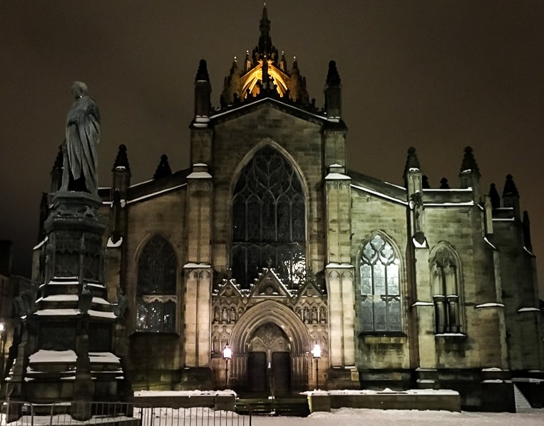 Edinburgh in winter - St Giles Cathedral in snow