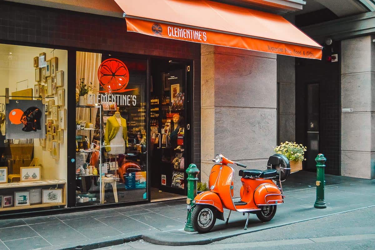 Solo Travel Melbourne-Degraves Street