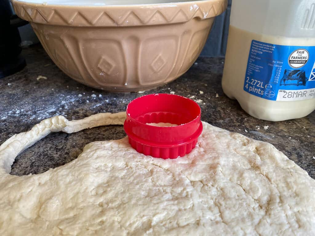 Scone Recipe - cooker cutter slicing dough
