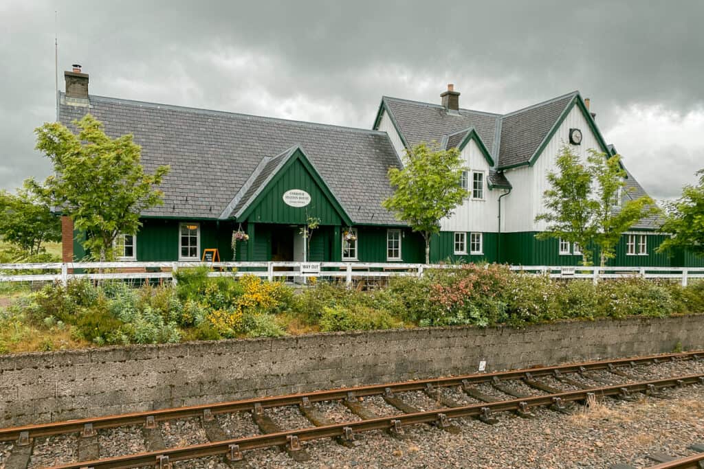 Loch Ossian Hostel - Corrour Station
