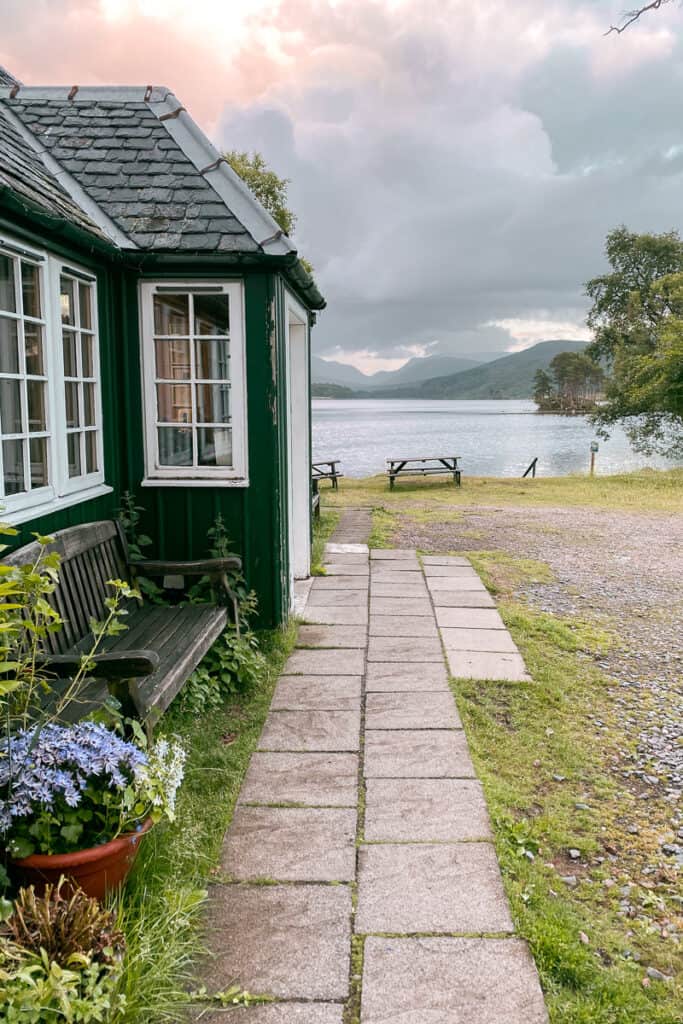 Loch Ossian Hostel - Corrour Station