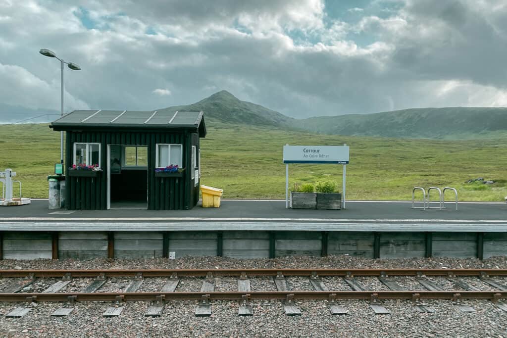 Loch Ossian Hostel - Corrour Station